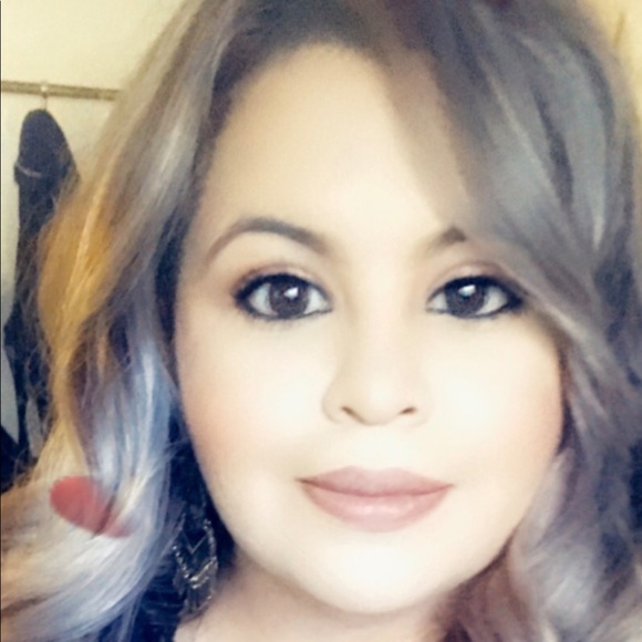 Meet your Posher, Vanessa - Picture 2 of 2